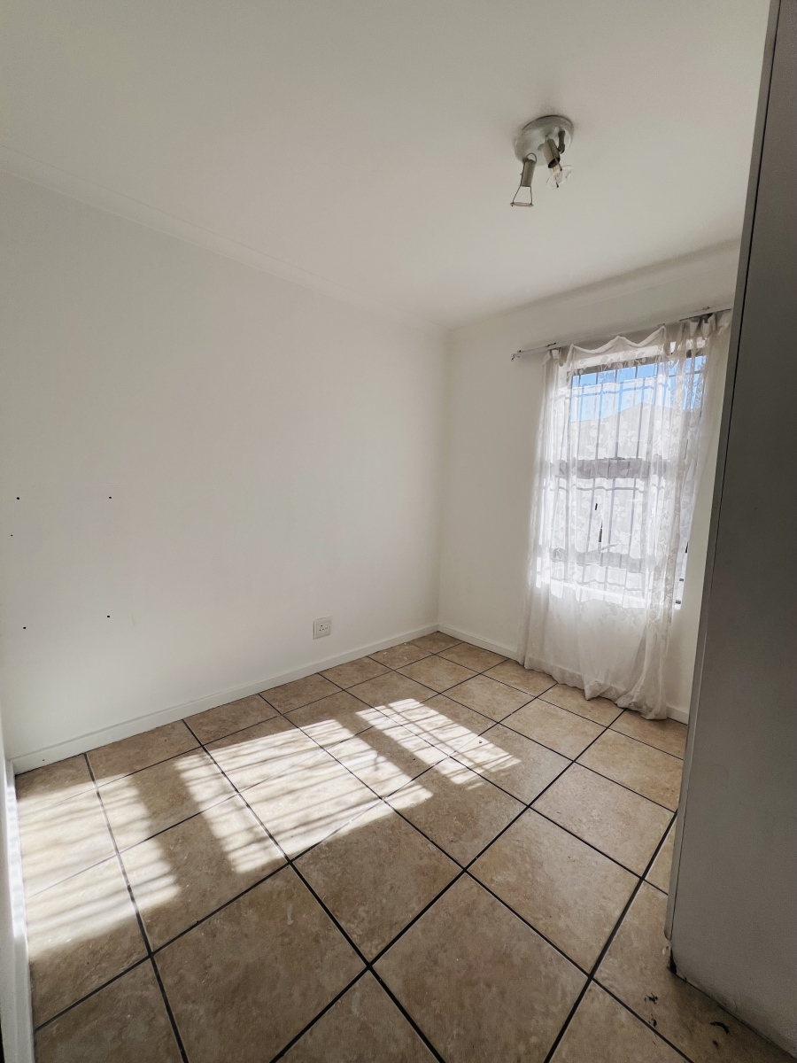 2 Bedroom Property for Sale in Sea Breeze Western Cape